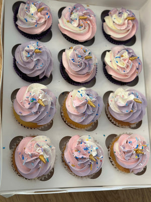 
                  
                    Load image into Gallery viewer, Custom cupcakes with buttercream decoration and candies
                  
                