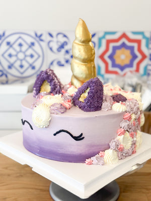 
                  
                    Load image into Gallery viewer, Unicorn cake with buttercream decoration purple and gold
                  
                