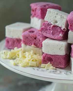 
                  
                    Load image into Gallery viewer, Strawberry vanilla premieum fancy gourmet marshmallow with white chocolate
                  
                