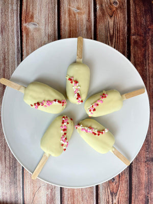 
                  
                    Load image into Gallery viewer, White Chocolate- Red Velvet Cake - Cakesicles
                  
                