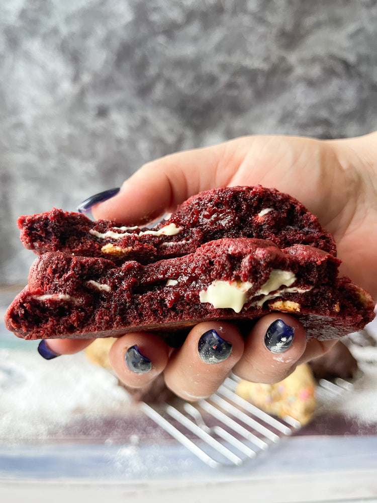 
                  
                    Load image into Gallery viewer, RED VELVET  - NEW YORK COOKIES
                  
                