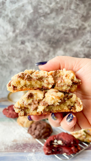 
                  
                    Load image into Gallery viewer, CHOCOLATE CHIP - NEW YORK COOKIES
                  
                